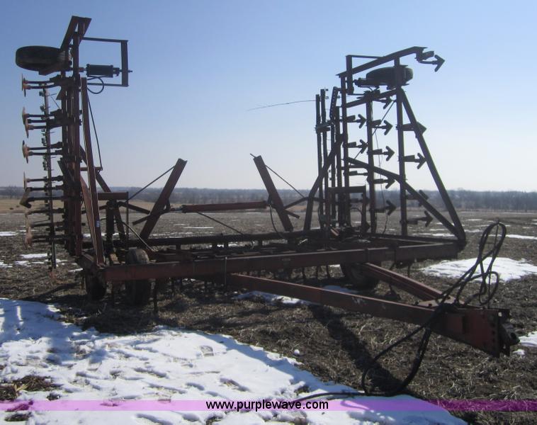 image for item 3128 International 32' cultivator