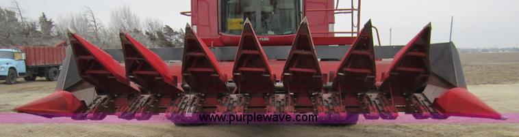 image for item 3200 1989 Case 1083 eight row corn head