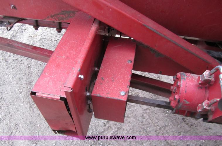 image for item 3200 1989 Case 1083 eight row corn head