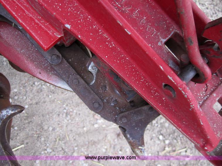 image for item 3200 1989 Case 1083 eight row corn head