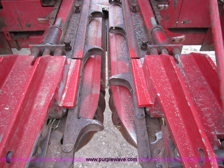image for item 3200 1989 Case 1083 eight row corn head