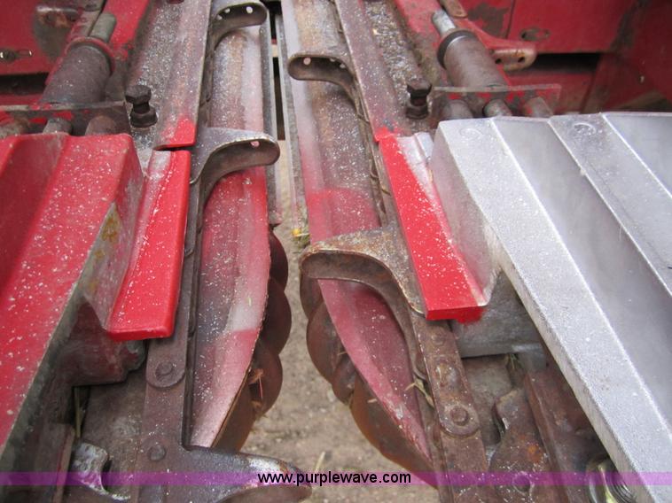 image for item 3200 1989 Case 1083 eight row corn head