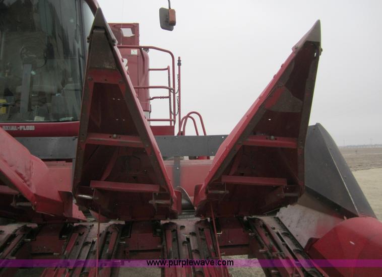 image for item 3200 1989 Case 1083 eight row corn head