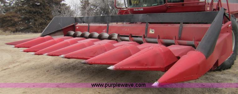 image for item 3200 1989 Case 1083 eight row corn head