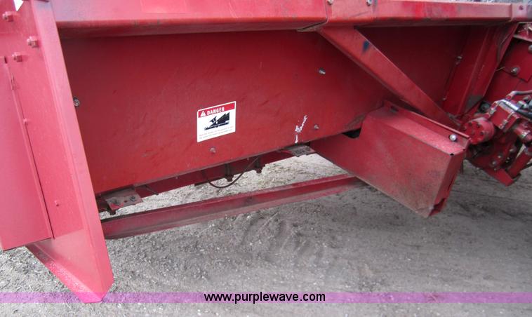 image for item 3200 1989 Case 1083 eight row corn head