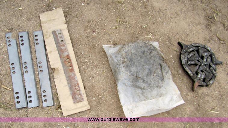 image for item 3200 1989 Case 1083 eight row corn head