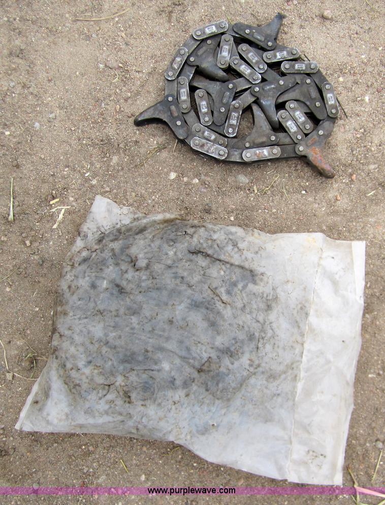 image for item 3200 1989 Case 1083 eight row corn head