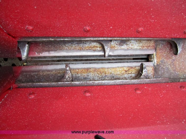 image for item 3200 1989 Case 1083 eight row corn head