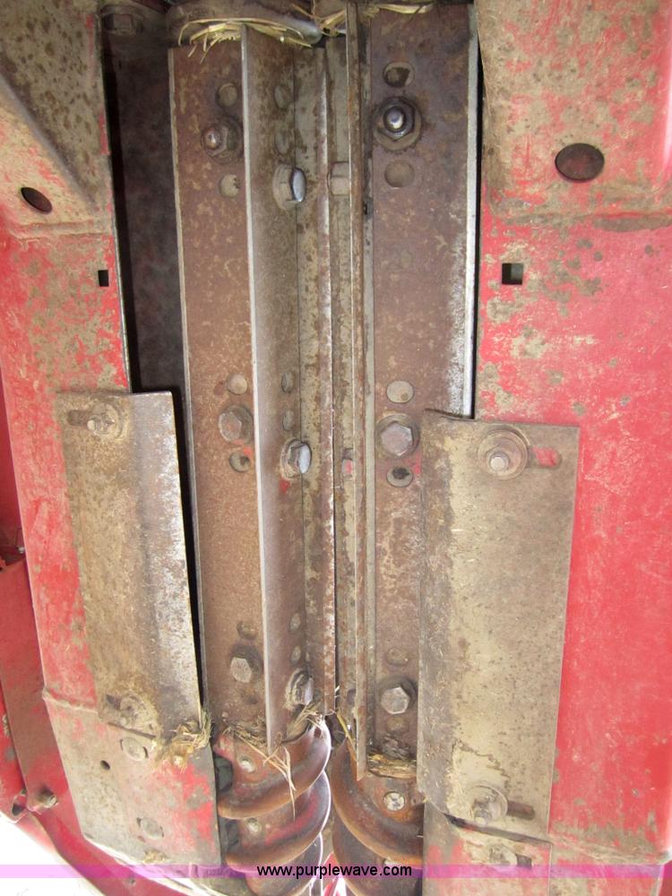 image for item 3200 1989 Case 1083 eight row corn head