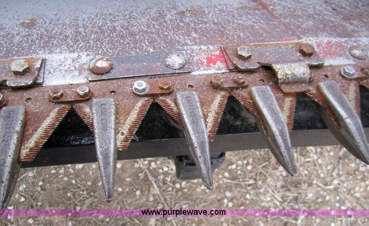 image for item 3201 2004 Case 1010 rigid platform header