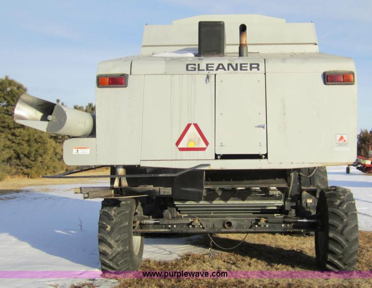 image for item 3284 1999 Gleaner R62 combine