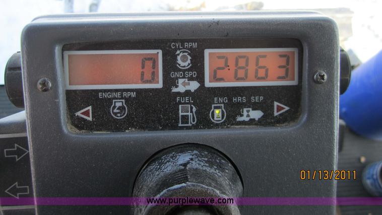 image for item 3284 1999 Gleaner R62 combine