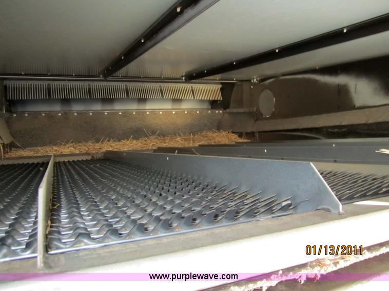 image for item 3284 1999 Gleaner R62 combine