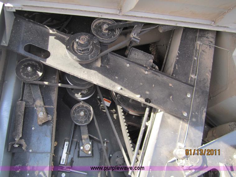 image for item 3284 1999 Gleaner R62 combine