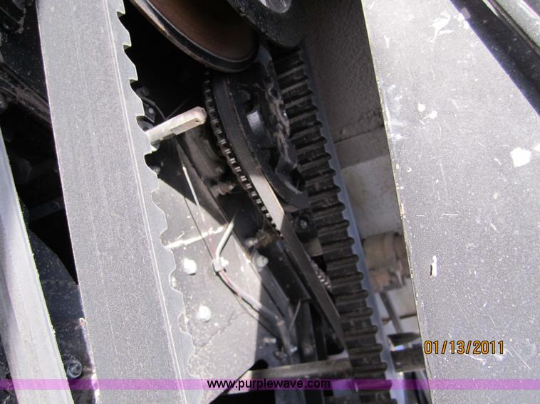 image for item 3284 1999 Gleaner R62 combine