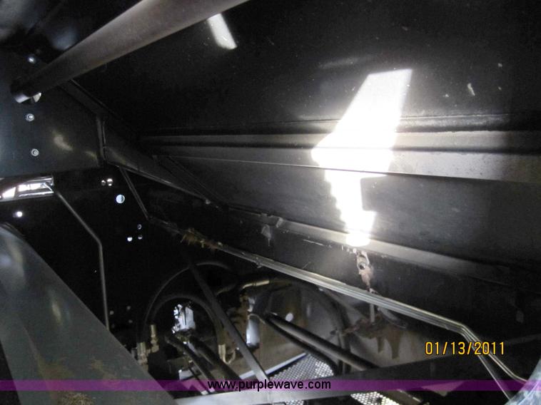 image for item 3284 1999 Gleaner R62 combine