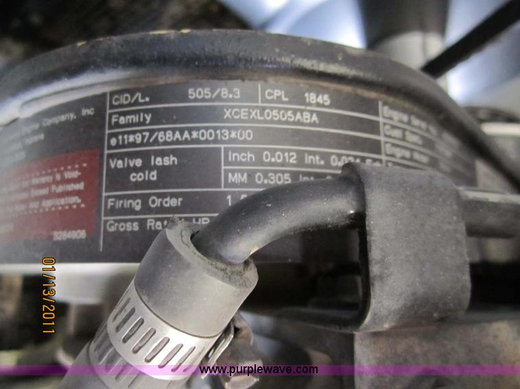 image for item 3284 1999 Gleaner R62 combine