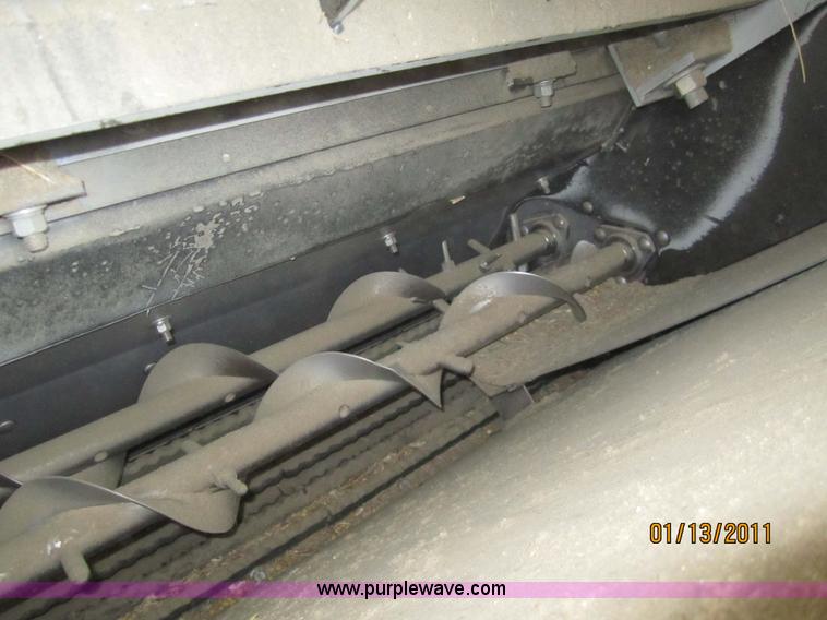 image for item 3284 1999 Gleaner R62 combine