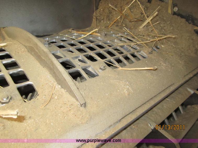 image for item 3284 1999 Gleaner R62 combine