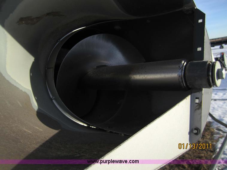 image for item 3284 1999 Gleaner R62 combine