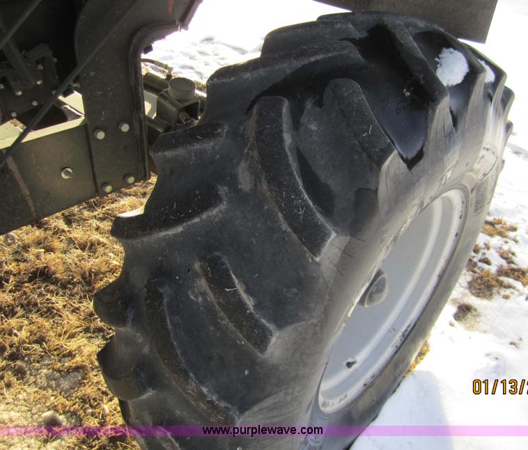 image for item 3284 1999 Gleaner R62 combine