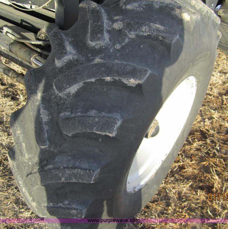 image for item 3284 1999 Gleaner R62 combine