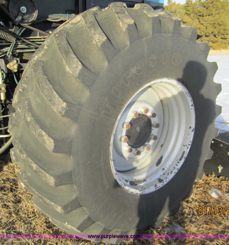 image for item 3284 1999 Gleaner R62 combine