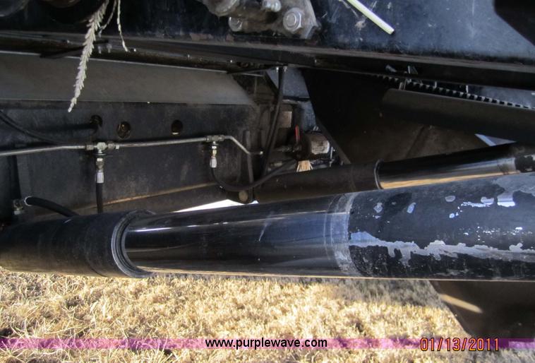 image for item 3284 1999 Gleaner R62 combine