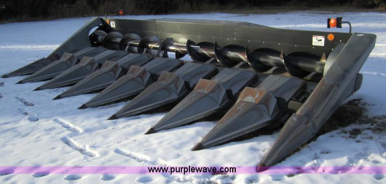 image for item 3285 1998 Gleaner eight row corn head