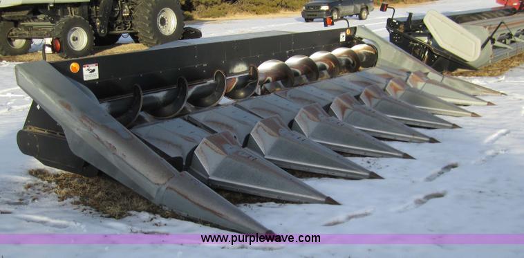 image for item 3285 1998 Gleaner eight row corn head