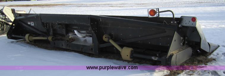 image for item 3285 1998 Gleaner eight row corn head