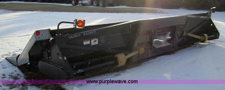 image for item 3285 1998 Gleaner eight row corn head