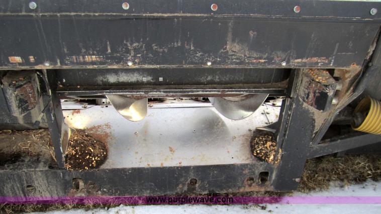 image for item 3285 1998 Gleaner eight row corn head