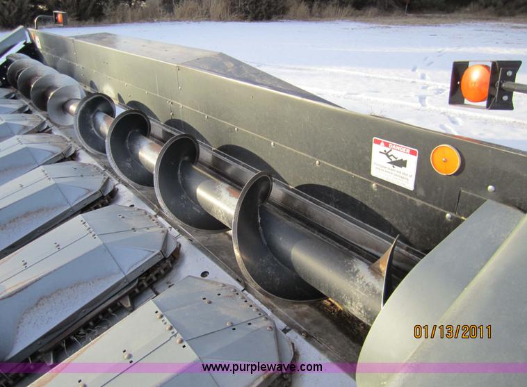 image for item 3285 1998 Gleaner eight row corn head