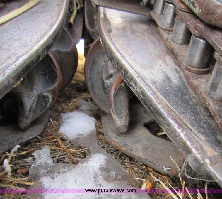 image for item 3285 1998 Gleaner eight row corn head
