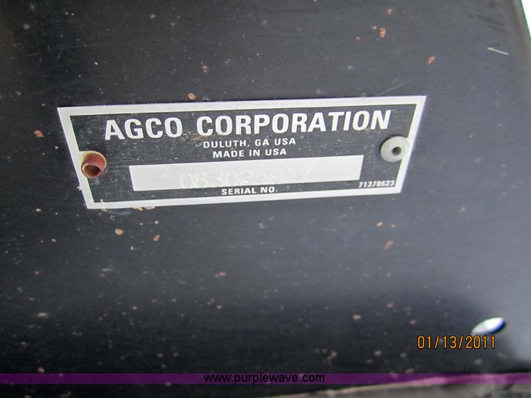 image for item 3285 1998 Gleaner eight row corn head