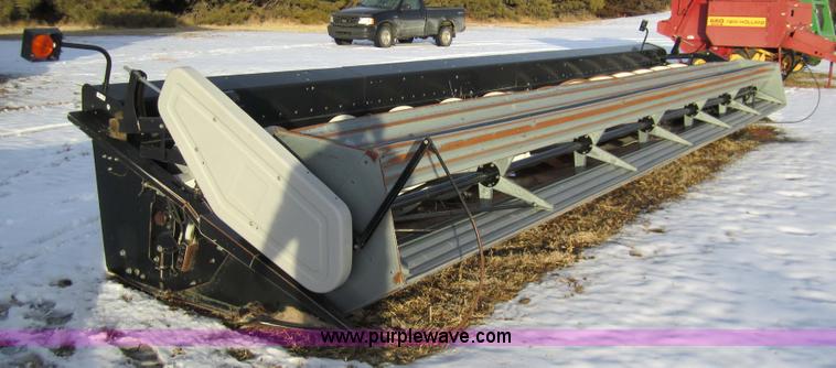 image for item 3286 2001 Gleaner 30' platform header
