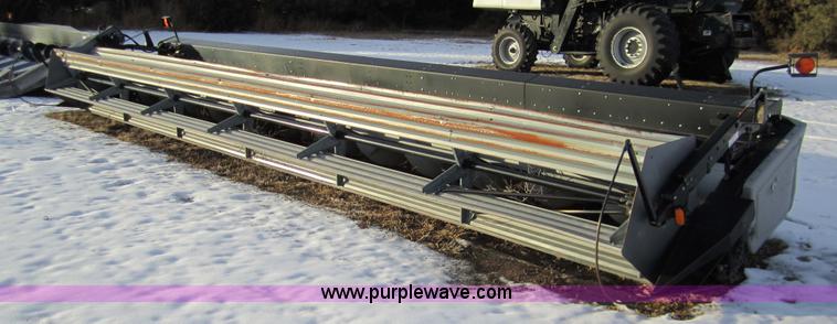 image for item 3286 2001 Gleaner 30' platform header