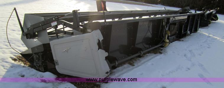 image for item 3286 2001 Gleaner 30' platform header