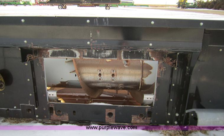 image for item 3286 2001 Gleaner 30' platform header