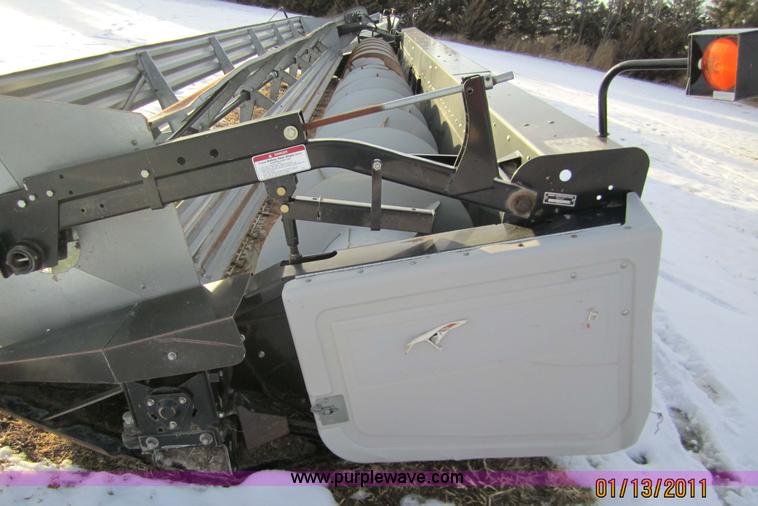 image for item 3286 2001 Gleaner 30' platform header