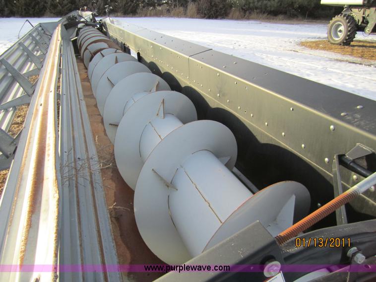 image for item 3286 2001 Gleaner 30' platform header