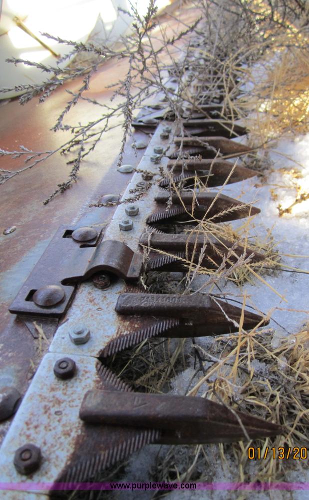 image for item 3286 2001 Gleaner 30' platform header