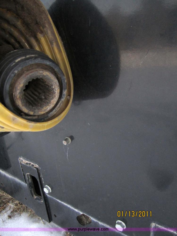 image for item 3286 2001 Gleaner 30' platform header