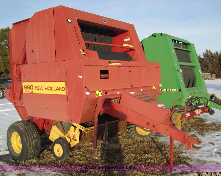 image for item 3287 1993 New Holland 660 fastnet round baler