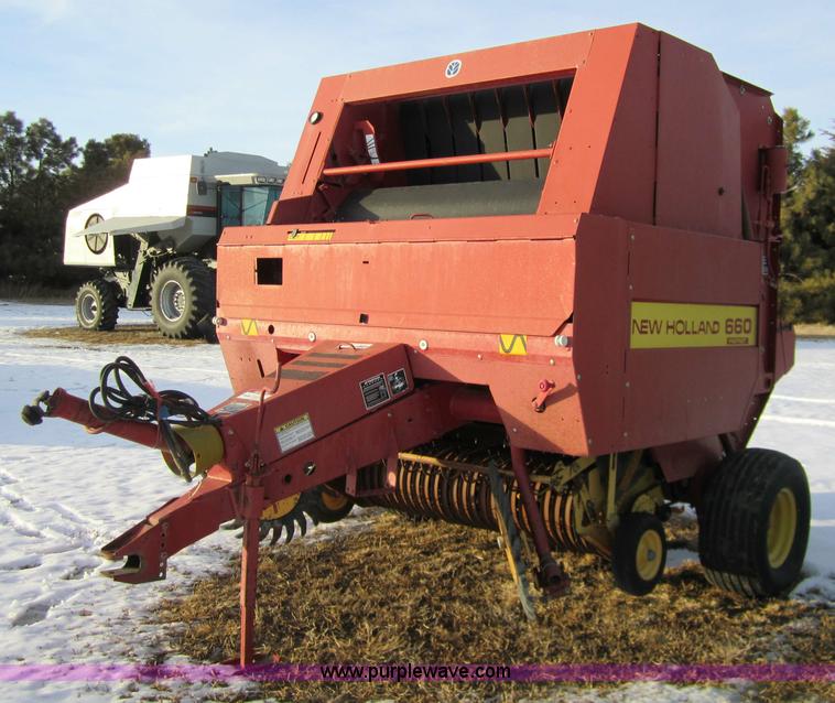 image for item 3287 1993 New Holland 660 fastnet round baler