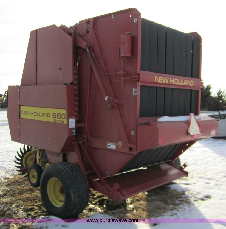 image for item 3287 1993 New Holland 660 fastnet round baler