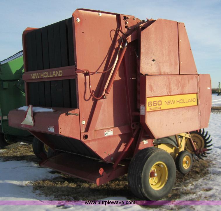 image for item 3287 1993 New Holland 660 fastnet round baler