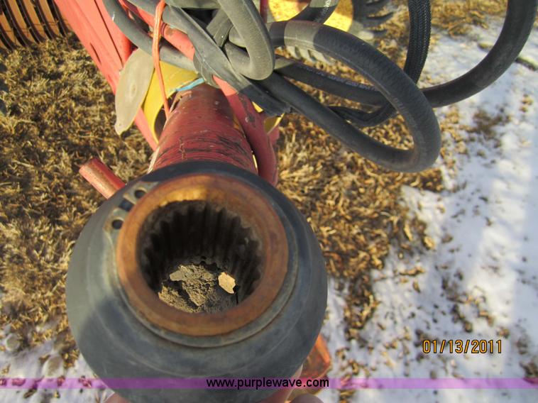 image for item 3287 1993 New Holland 660 fastnet round baler