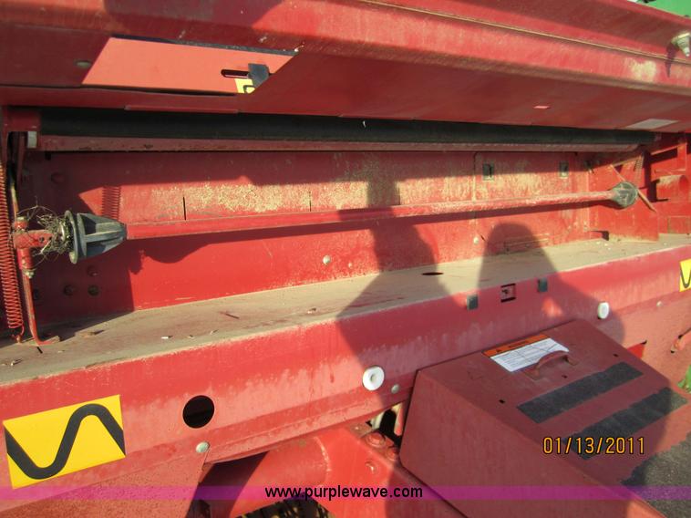 image for item 3287 1993 New Holland 660 fastnet round baler